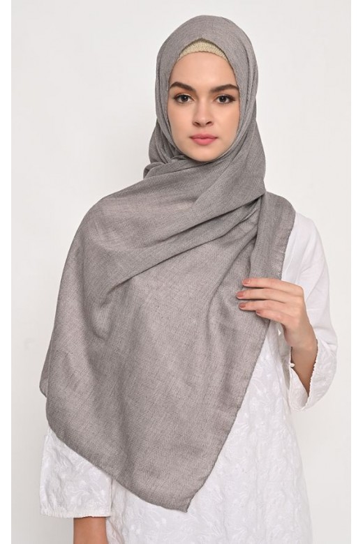 Pasmina Voal Zaffron Jahit Tepi Grey